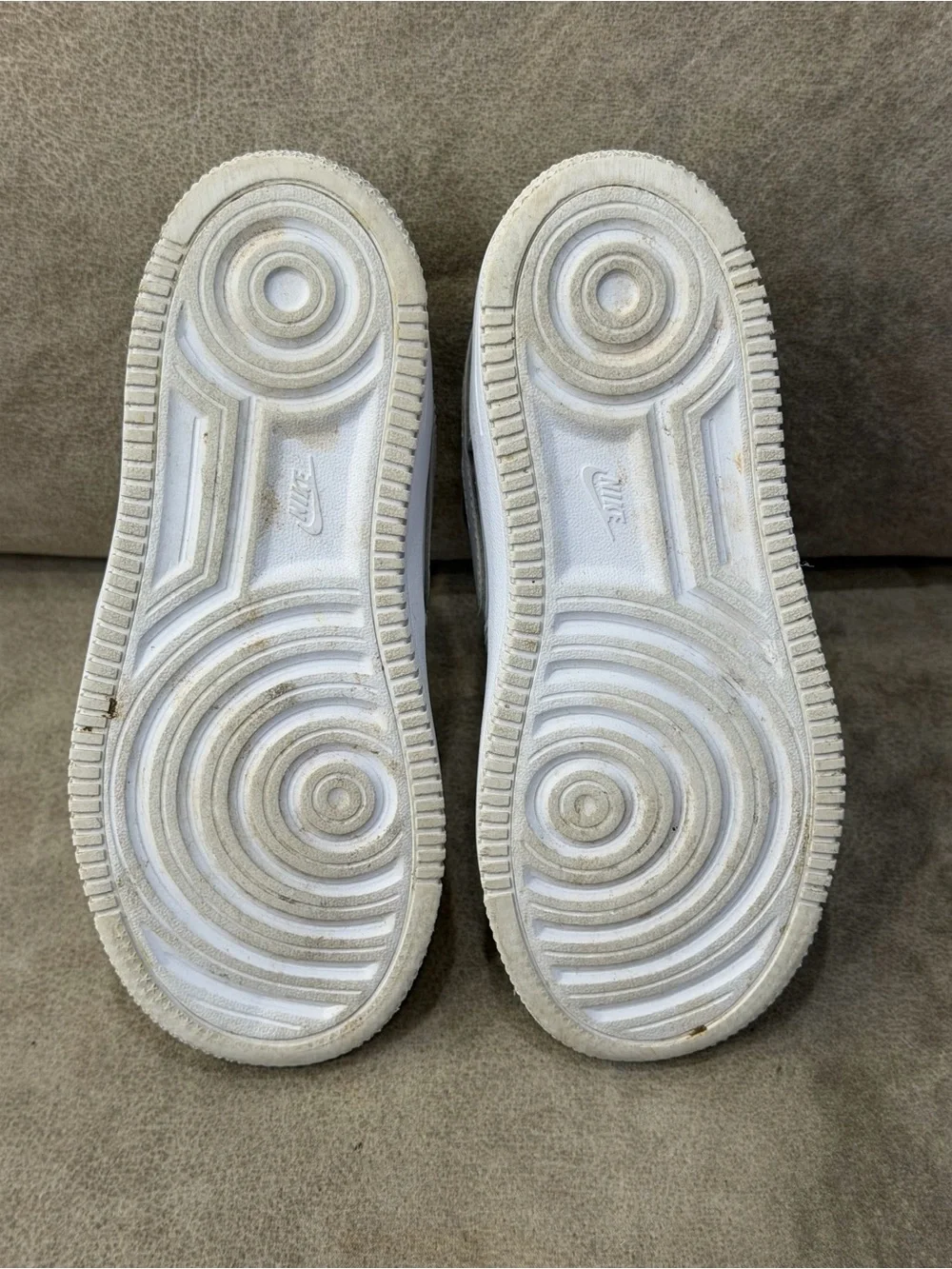 Nike Force 1 Low EasyOn Triple White Kids Size 1.5Y FN0237-111